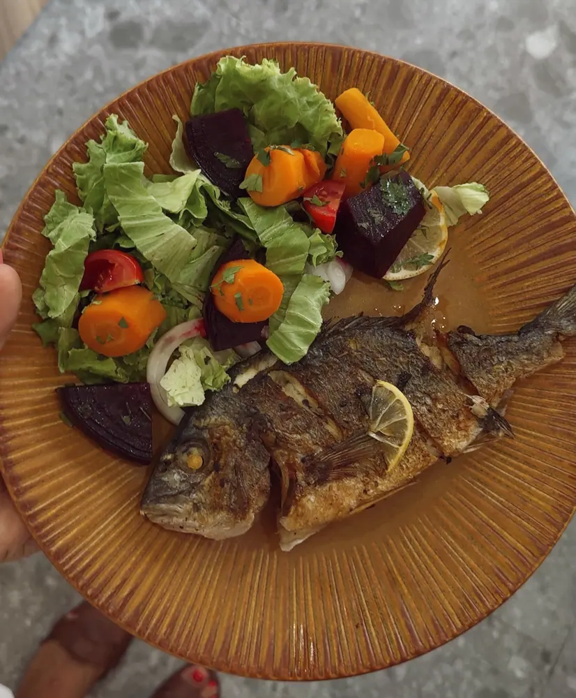 Grilled fish with salad